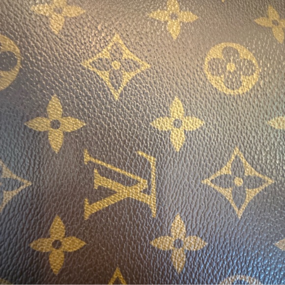 Louis Vuitton Neverfull MM Handbag - Picture 2 of 13